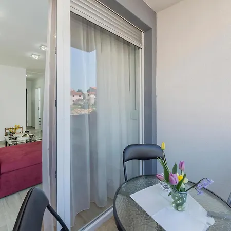 2 Bedroom Gorgeous In Apartment Pula