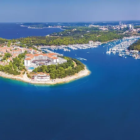 2 Bedroom Gorgeous In Apartment Pula