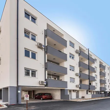 Appartamento 2 Bedroom Gorgeous Apartment In Pula Pola